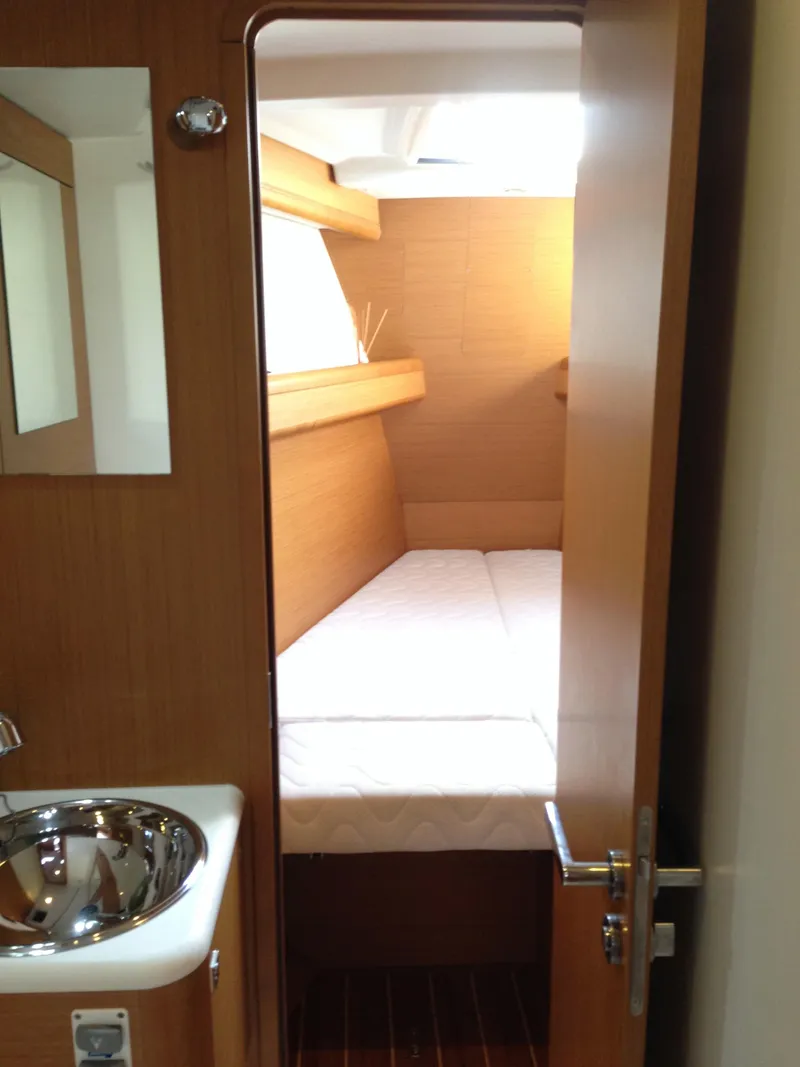 Slide: The Image of Fwd V-Birth or Crew Quarters - 151