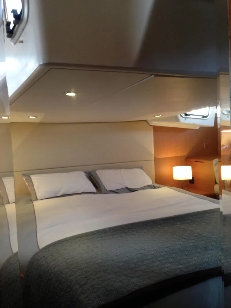 Slide: The Image of Lots of headroom over Queen Bed - 171