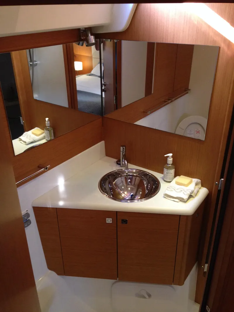 Slide: The Image of Sink & Vanity - 173