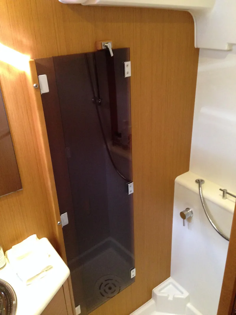 Slide: The Image of Closing shower doors - 175