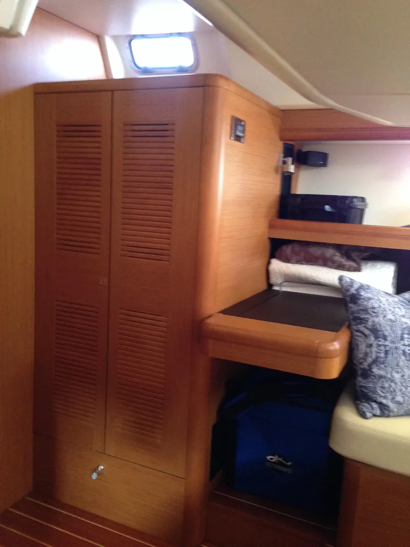 Slide: The Image of Hanging lockers & Desk - 177