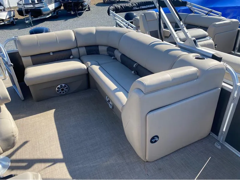 Slide: The Image of Sun Tracker Party Barge 20 DLX 2023 - 4