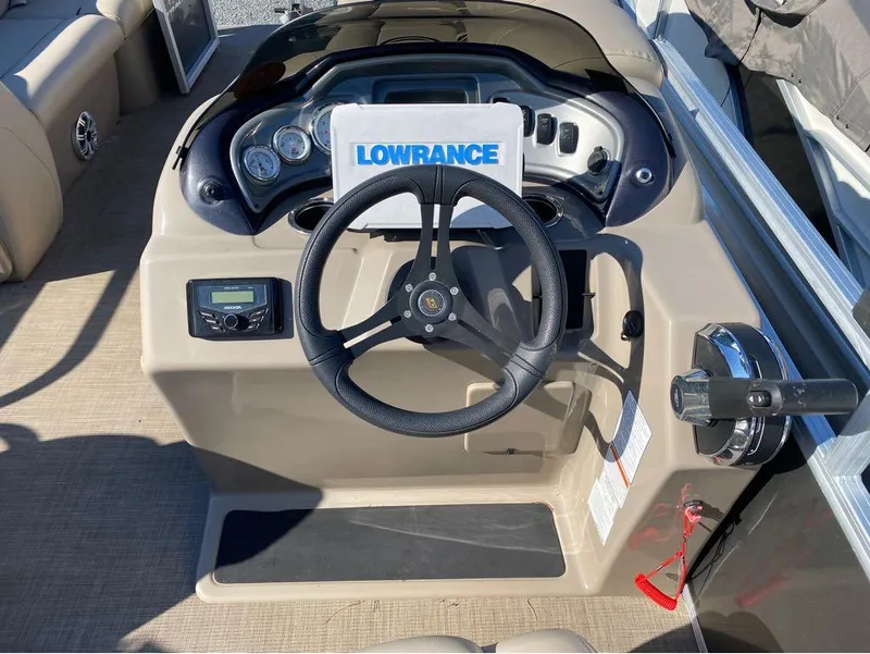 Slide: The Image of Sun Tracker Party Barge 20 DLX 2023 - 7