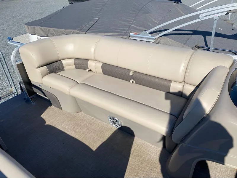 Slide: The Image of Sun Tracker Party Barge 20 DLX 2023 - 8