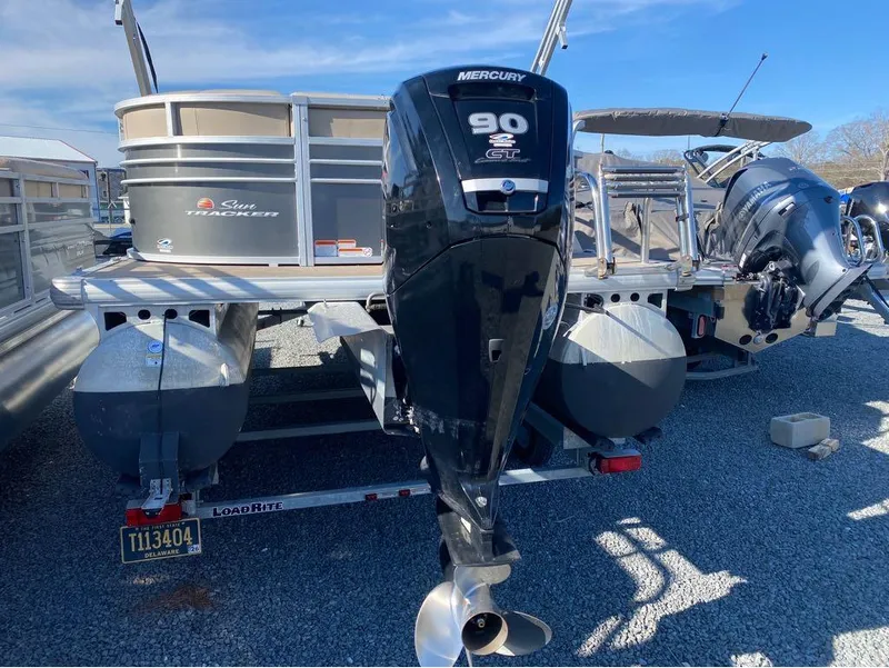 Slide: The Image of Sun Tracker Party Barge 20 DLX 2023 - 9