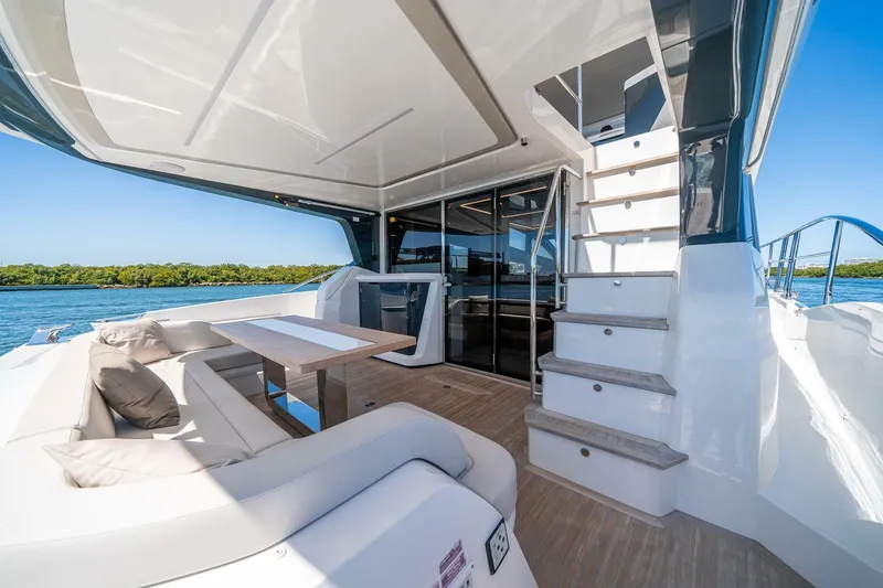 Slide: The Image of Pearl 62 2023 - 55