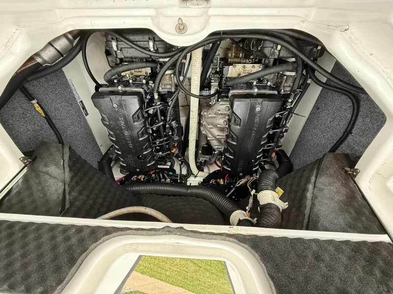 Slide: The Image of Engine compartment of a 2016 Yamaha Boats 242 Limited S E-Series. - 10