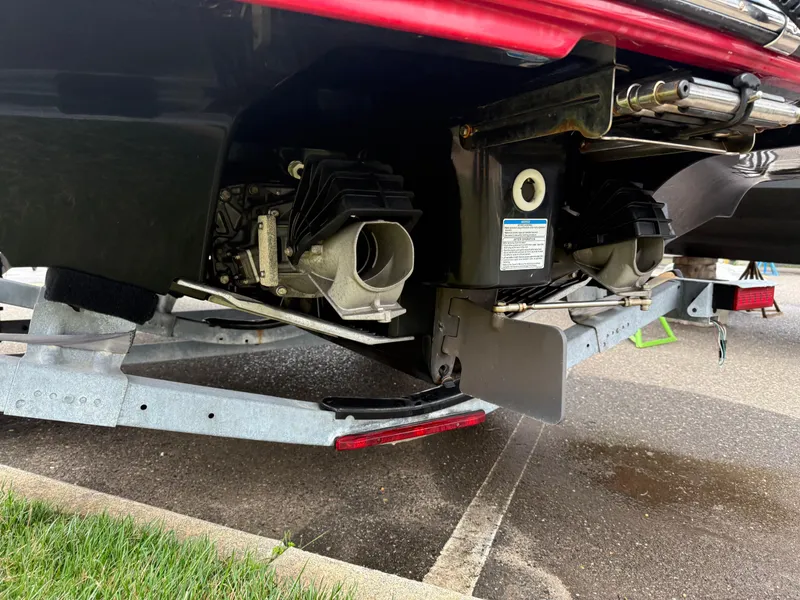 Slide: The Image of 2016 Yamaha Boats 242 Limited S E-Series jet propulsion system on trailer. - 15