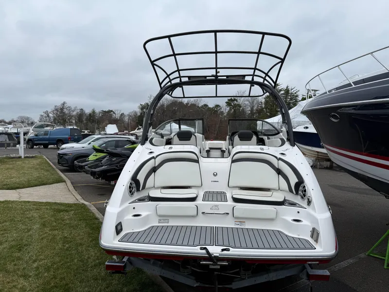 Slide: The Image of 2016 Yamaha Boats 242 Limited S E-Series, rear view, parked in marina. - 18