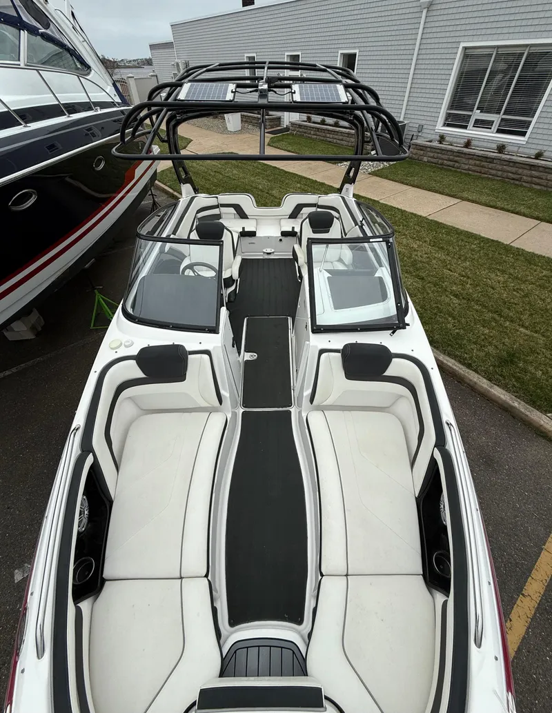Slide: The Image of 2016 Yamaha Boats 242 Limited S E-Series, sleek design, spacious seating, modern features. - 24