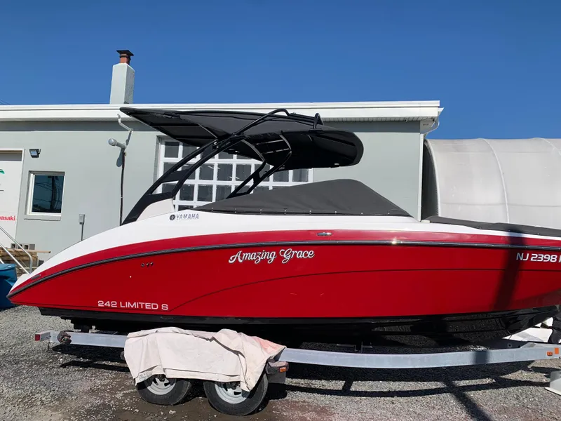 Slide: The Image of 2016 Yamaha Boats 242 Limited S E-Series in red, parked on a trailer. - 8