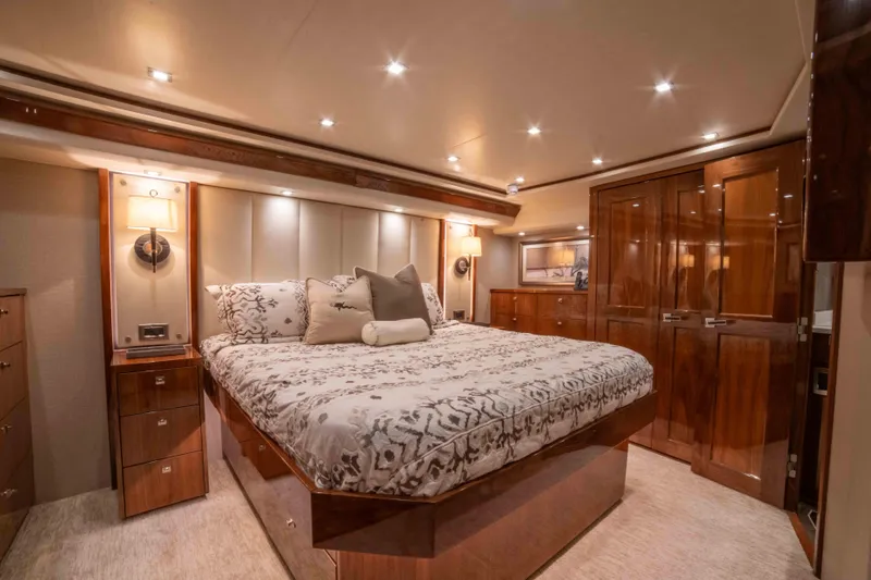 Slide: The Image of Viking 72 Enclosed Bridge 2019 - 61