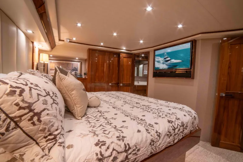 Slide: The Image of Viking 72 Enclosed Bridge 2019 - 62