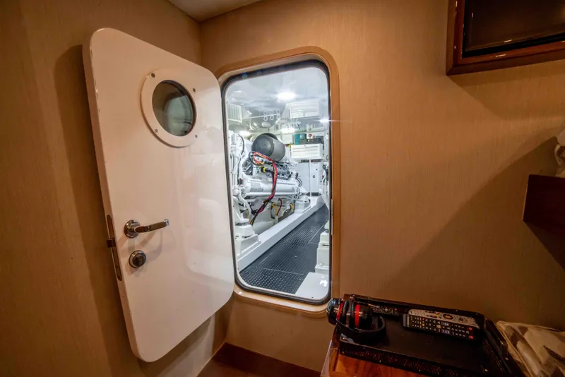 Slide: The Image of Viking 72 Enclosed Bridge 2019 - 73