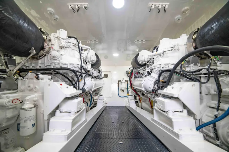 Slide: The Image of Viking 72 Enclosed Bridge 2019 - 80