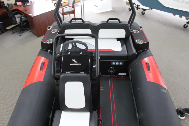 Slide: The Image of Highfield Velox 420 2025 - 12