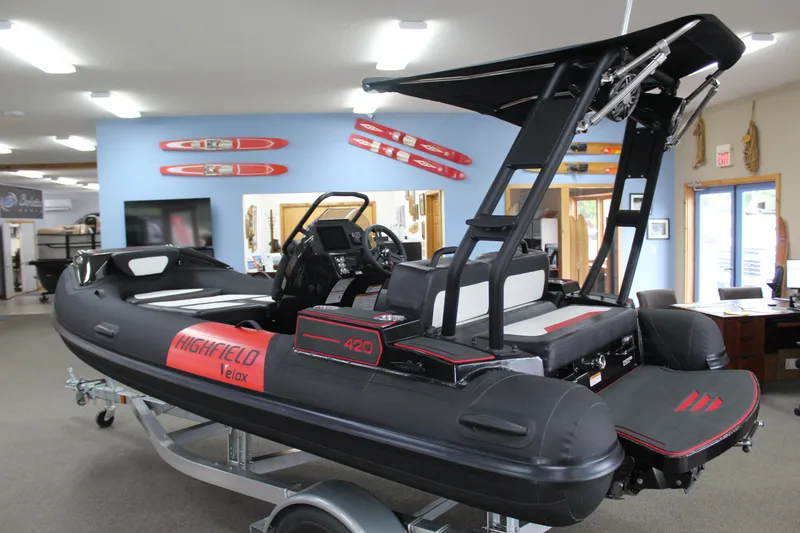 Slide: The Image of Highfield Velox 420 2025 - 4