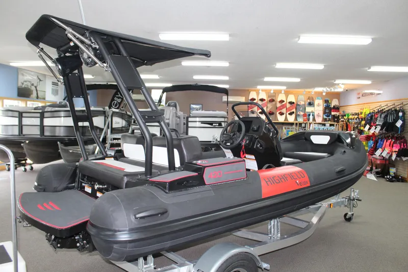 Slide: The Image of Highfield Velox 420 2025 - 5