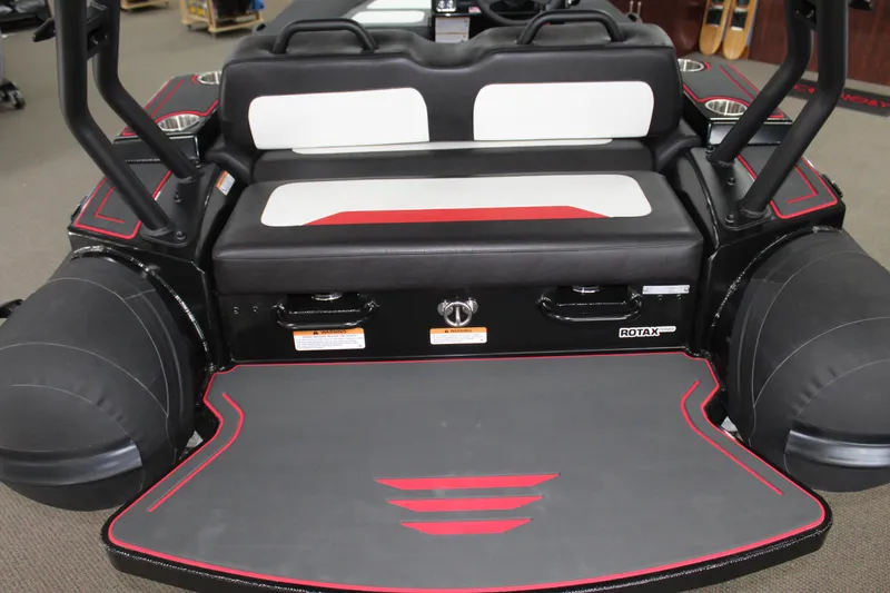 Slide: The Image of Highfield Velox 420 2025 - 7