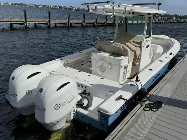 Slide: The Image of Everglades 273 Center Console 2018 - 10