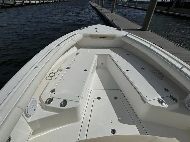 Slide: The Image of Everglades 273 Center Console 2018 - 16