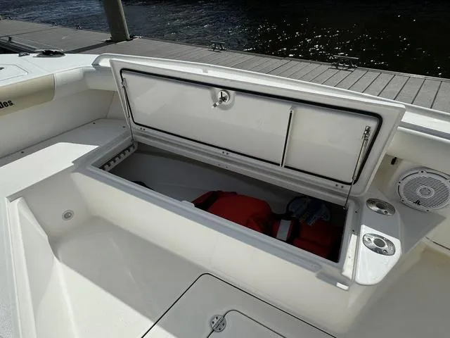 Slide: The Image of Everglades 273 Center Console 2018 - 17