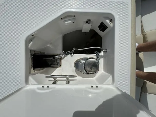 Slide: The Image of Everglades 273 Center Console 2018 - 31