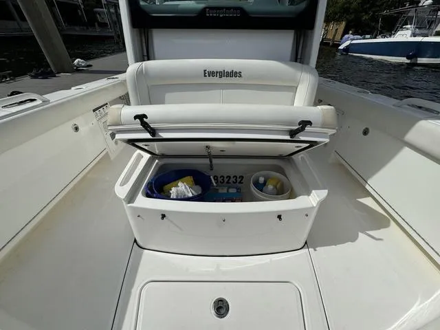 Slide: The Image of Everglades 273 Center Console 2018 - 35