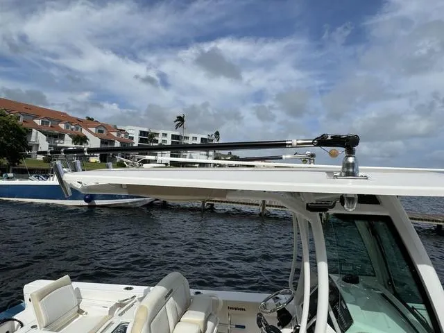 Slide: The Image of Everglades 273 Center Console 2018 - 36