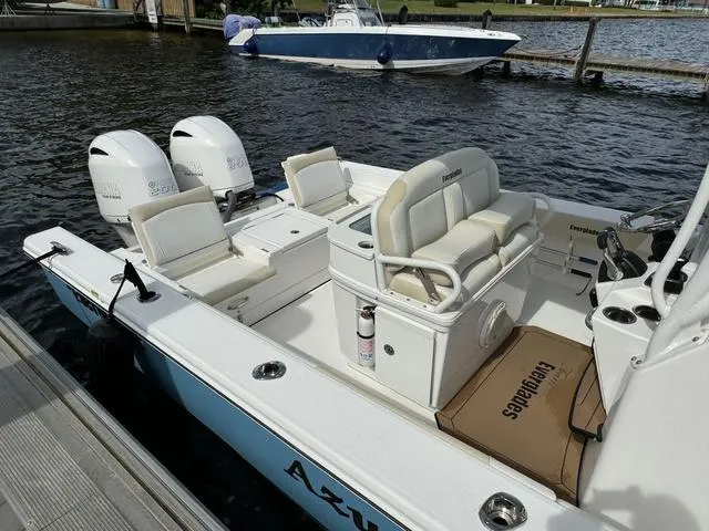 Slide: The Image of Everglades 273 Center Console 2018 - 38