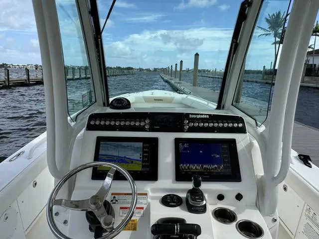 Slide: The Image of Everglades 273 Center Console 2018 - 39