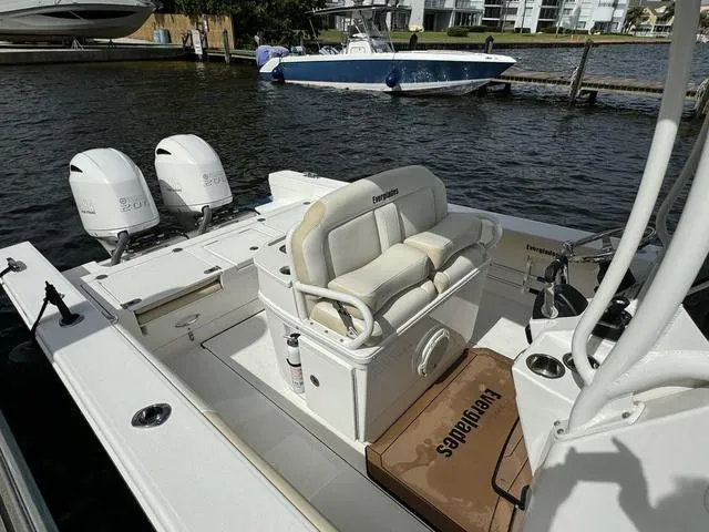 Slide: The Image of Everglades 273 Center Console 2018 - 4