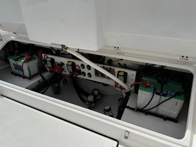 Slide: The Image of Everglades 273 Center Console 2018 - 43