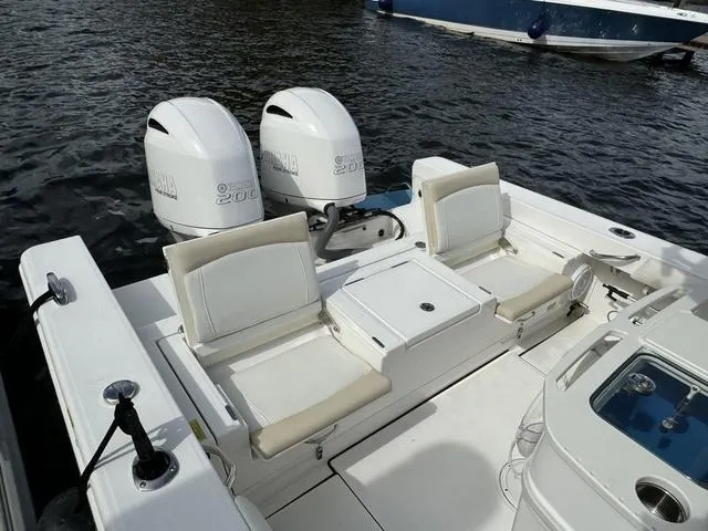 Slide: The Image of Everglades 273 Center Console 2018 - 7