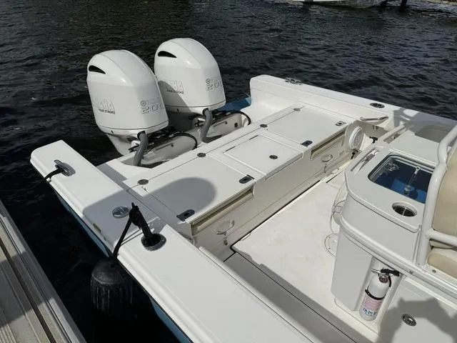 Slide: The Image of Everglades 273 Center Console 2018 - 8