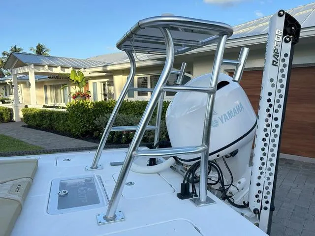 Slide: The Image of Black Tip 18 Flats 2022 - 4