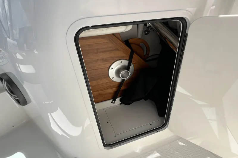 Slide: The Image of Sea Ray SDX 230 Outboard 2026 - 11