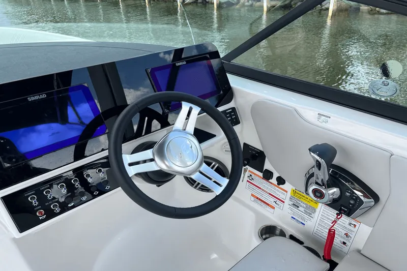 Slide: The Image of Sea Ray SDX 230 Outboard 2026 - 17
