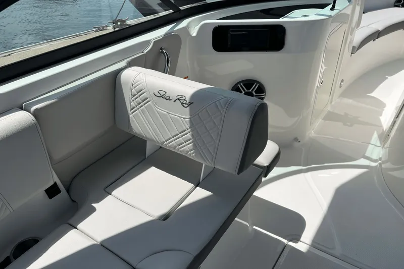Slide: The Image of Sea Ray SDX 230 Outboard 2026 - 24