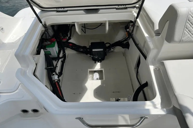 Slide: The Image of Sea Ray SDX 230 Outboard 2026 - 7