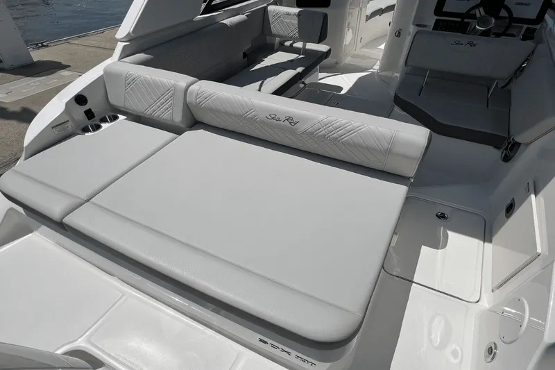 Slide: The Image of Sea Ray SDX 230 Outboard 2026 - 8