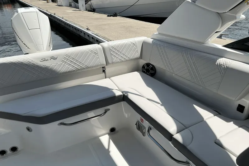 Slide: The Image of Sea Ray SDX 230 Outboard 2026 - 9