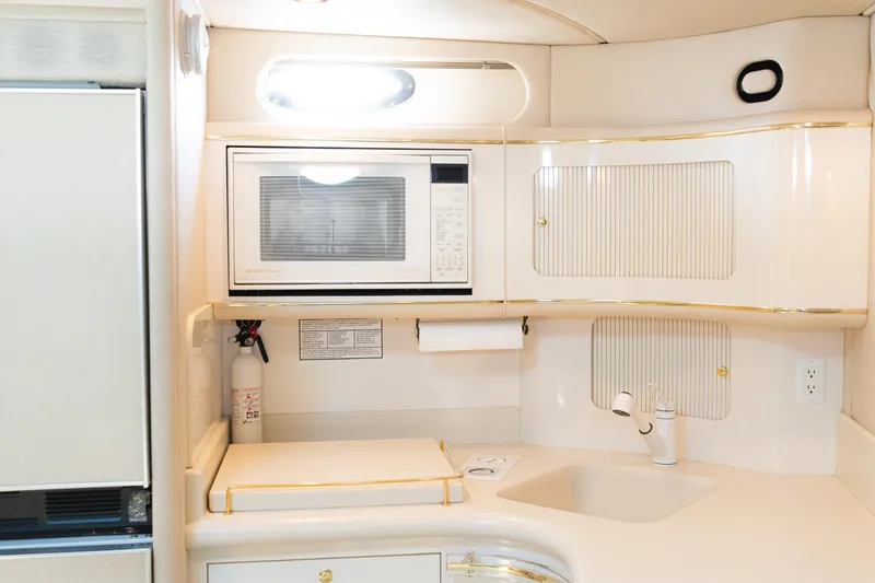 Slide: The Image of Sea Ray 630 Super Sun Sport 1996 - 18