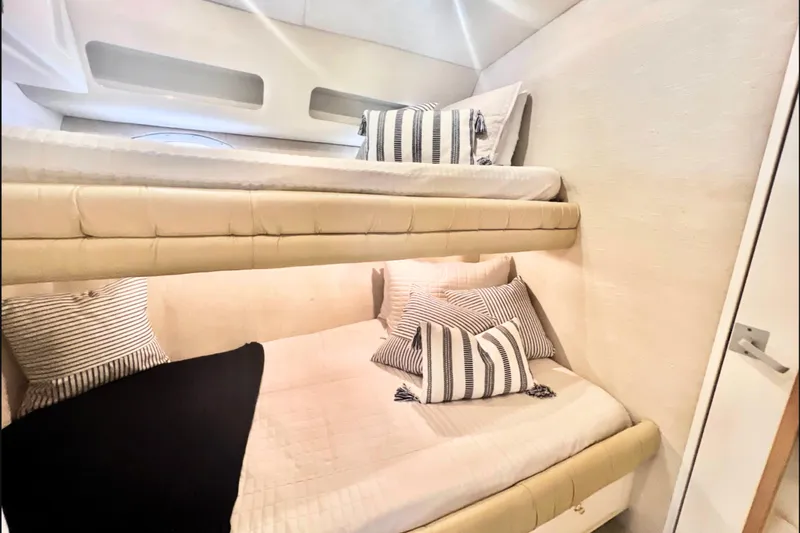 Slide: The Image of Sea Ray 630 Super Sun Sport 1996 - 20