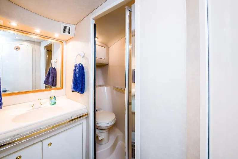 Slide: The Image of Sea Ray 630 Super Sun Sport 1996 - 21