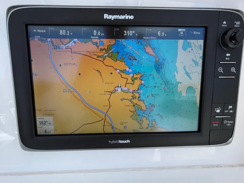 Slide: The Image of Raymarine navigation display on 2014 Southport 27 Center Console boat. - 8