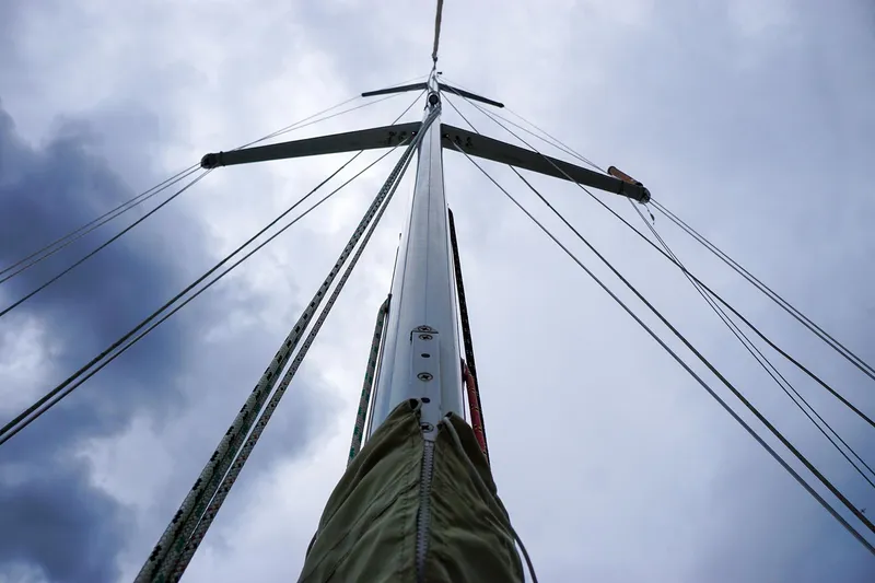 Slide: The Image of Mast of 2001 J Boats J/42 sailboat against cloudy sky. - 14