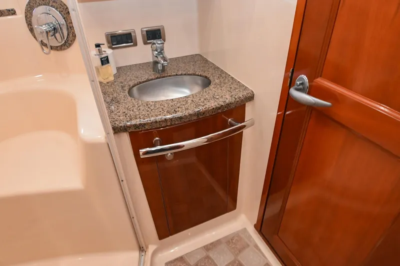 Slide: The Image of Sea Ray 60 Sundancer 2007 - 100