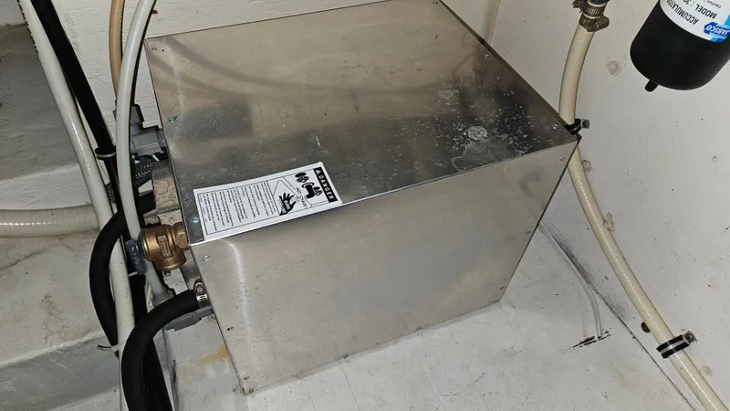 Slide: The Image of Chris-Craft 320 Express Cruiser 1998 - 33