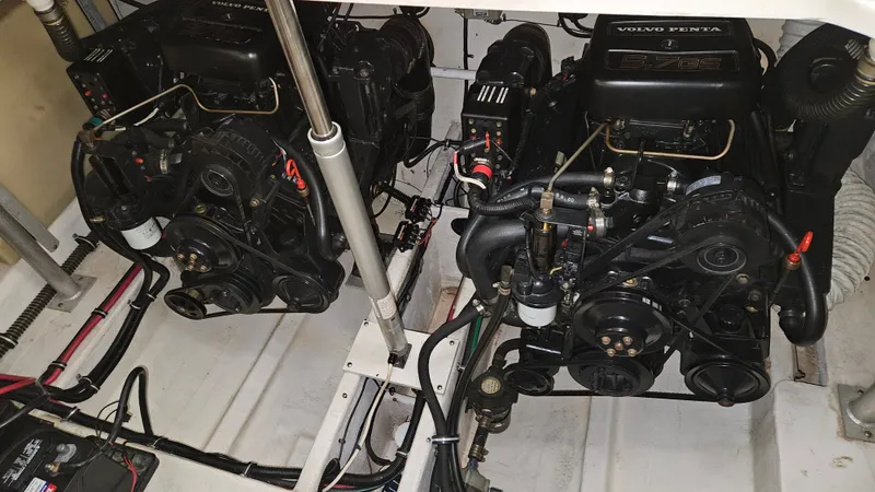 Slide: The Image of Chris-Craft 320 Express Cruiser 1998 - 34